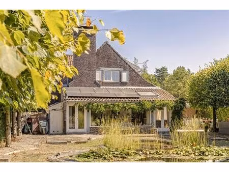 elegante villa op toplocatie met dubbele garage