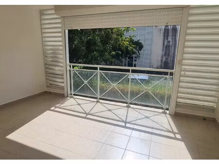 location appartement 2 pièces 46 m² à saint-claude (97120)