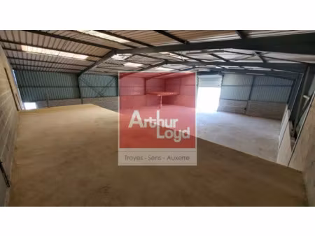 local d'activite avec bureaux a louer