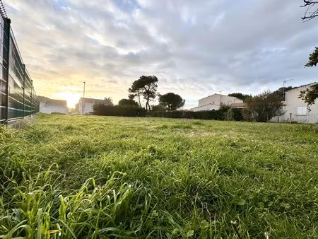 'terrain constructible rare à 300 mètres de plage - opportunit