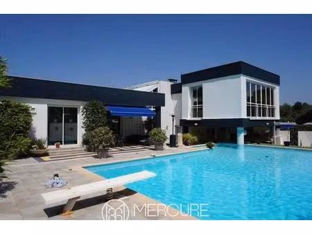 belle maison d'architecte avec jardin d'exception