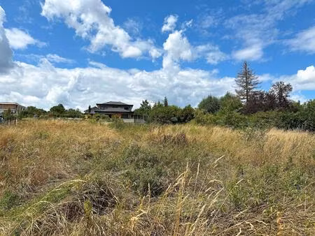 terrain de deux parcelles constructibles de 1956m2