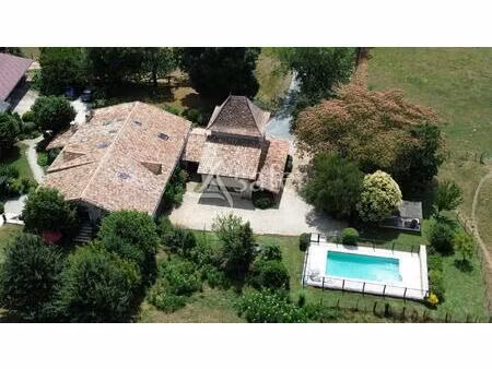 propriété avec maison et 2 gîtes sur 12ha  sud dordogne
