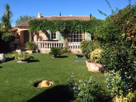 maison de plain-pied avec piscine et garage