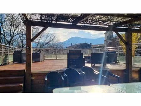 spacieuse propriété de 10 chambres avec vues imprenables et potentiel commercial au cœur..