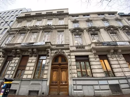 location local professionnel 1 255m²