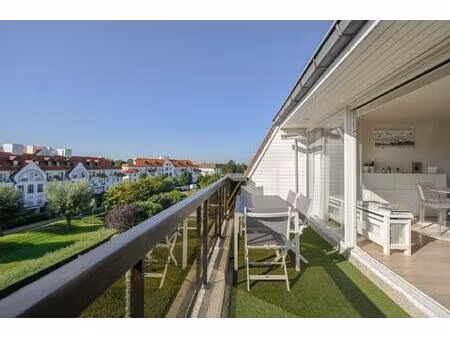 zonnig appartement in villaresidentie met schitterend terras