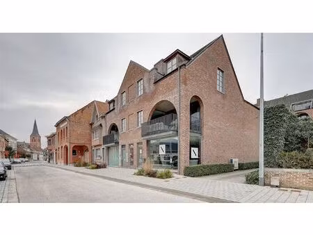 appartement met twee slaapkamers en terras