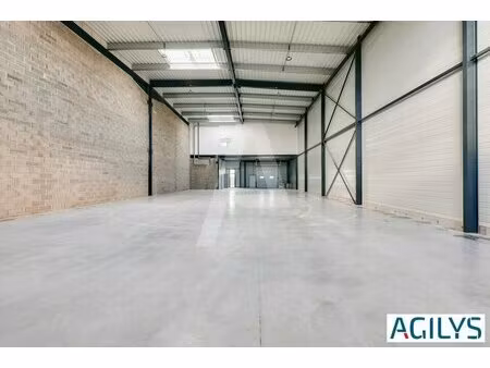 à louer : dans un bâtiment neuf  6 lots d'activités et ses bureaux d'accompagnement  livra