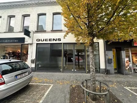 commercieel pand in de belangrijkste winkelstraat van mol