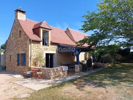 maison en pierre de 97m² avec piscine sur un terrain de 1651m²