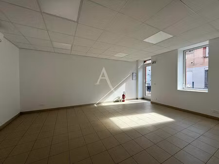 location commerce 78 m² à castelginest (31780)
