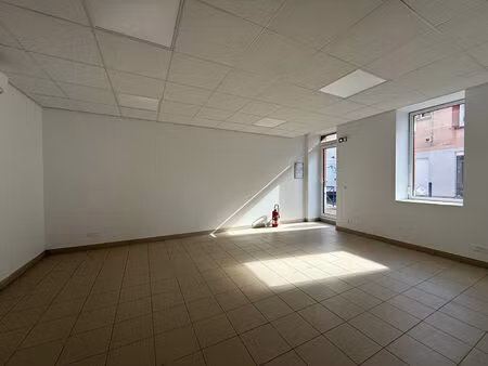 location local commercial  78.00m²  castelginest