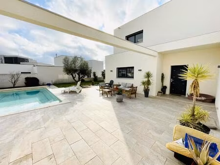vente villa moderne  t4 garage et piscine  66180 villeneuve de la raho.