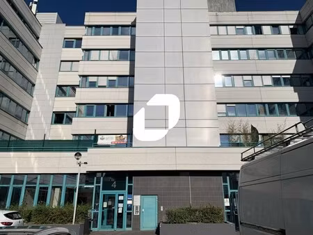 a louer  bureaux en pied de la future gare ligne 18