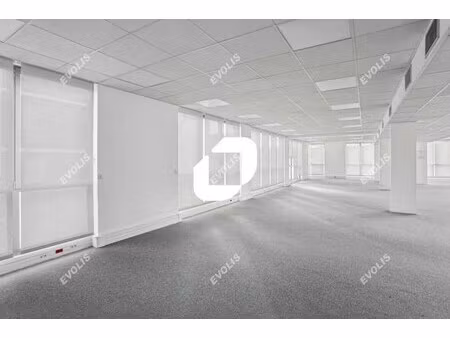 quartier bas montreuil avec ses restaurants  boulangerie et commerces