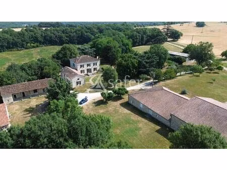 très jolie propriété en pierre touristique et agricole