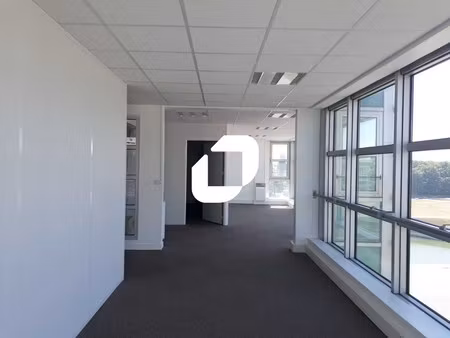 location bureau guyancourt 78280