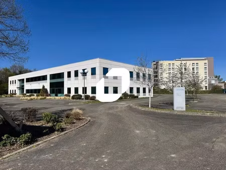 a louer  immeuble independant avec des surfaces amenagees