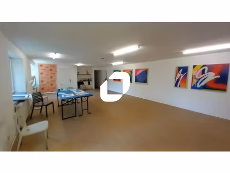 a louer  locaux avec jardin