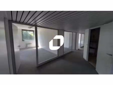 a vendre ou a louer  proximite axes autoroutiers