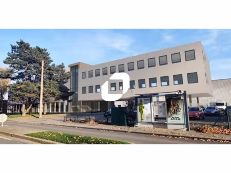 a louer  surfaces renovees