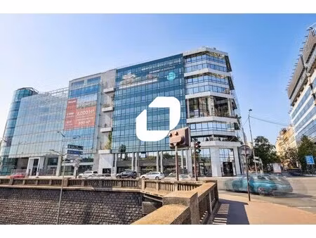 a louer  bâtiment verdoyant au pied de la porte d'orléans !