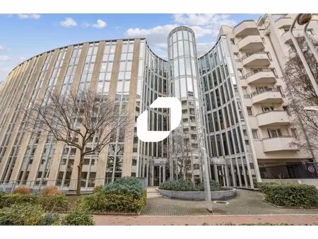 a louer  dans le coeur du quartier tertiaire de montrouge !