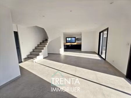 maison à vendre de 117m² avec piscine