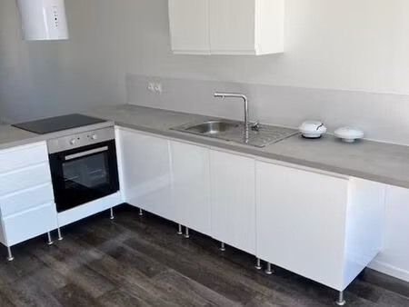 location maison 4 pièces 83m2 mazerolles 17800 - 810 € - surface privée