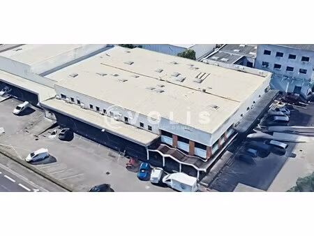 location local d'activités de 266m²
