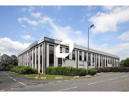 local d'activités à louer dans un parc sécurisé