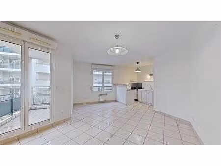 location appartement 2 pièces 52 m² à lyon 9 (69009)