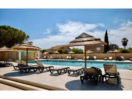 vente local commercial 10 pièces 700m2 la crau 83260 - 450000 € - surface privée