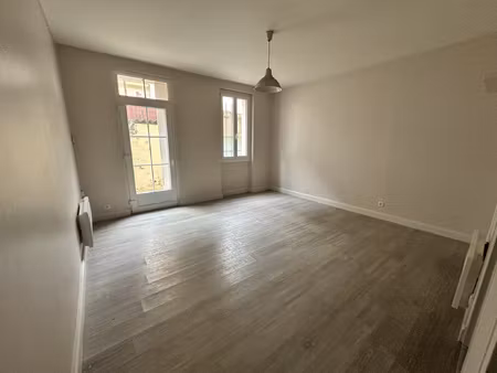 a villeneuve sur lot  studio de 32 15m2