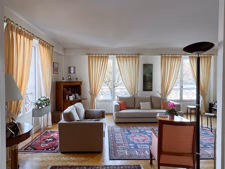 appartement t5 de 130 m² de prestige avec garage et cave dans résidence avec ascenseur 'an