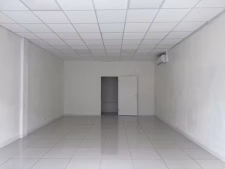 location locaux professionnels 2 pièces 50 m² à baie mahault (97122)  1 050 €