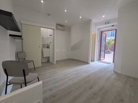 salernes local commercial avec logement de fonction