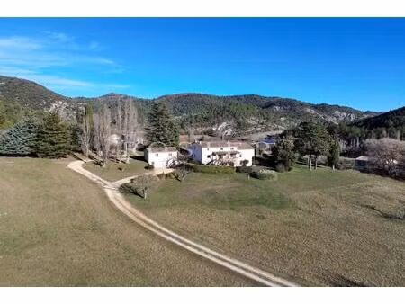 à vendre  à proximité de sault  ancienne ferme en pierre entièrement rénovée  offrant une.