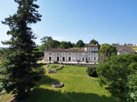 élégant manoir du xixe siècle avec maisons d’amis  dépendances et piscine sur de 2 8...