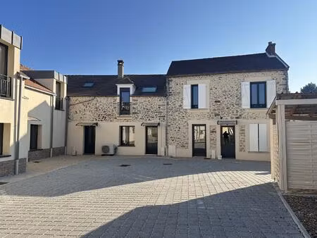 exclusivité – ensemble de 11 maisons refaites à neuf avec parkings – réau (77550)