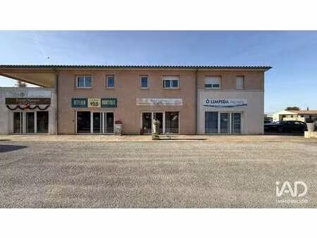 location bureaux et commerces à robion (84440) : à louer / 100m² robion