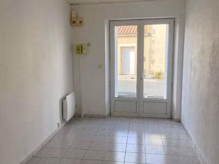 location maison aux landes-genusson (85130) : à louer / 50m² les landes-genusson