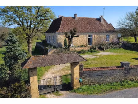vente maison 12 pièces 300 m² à excideuil (24160)  424 000 €