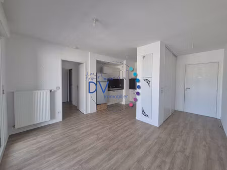 dans résidence sénior  au 4eme étage   t2 à saint priest