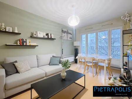 t2 avec grand balcon et stationnement