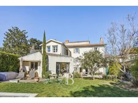 tassin-la-demi-lune - le bourg - maison de 270 m² environ - 4 chambres - terrain de 930m² 