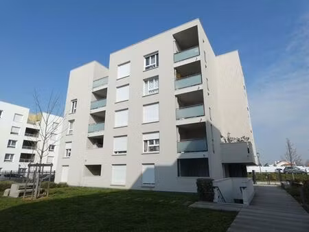 location appartement 2 pièces 43 m² à vaulx-en-velin (69120)