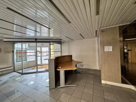 bureaux en pied d'immeuble à 500 mètres du métro
