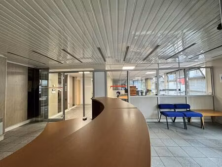 bureaux en pied d'immeuble à 500 mètres du métro